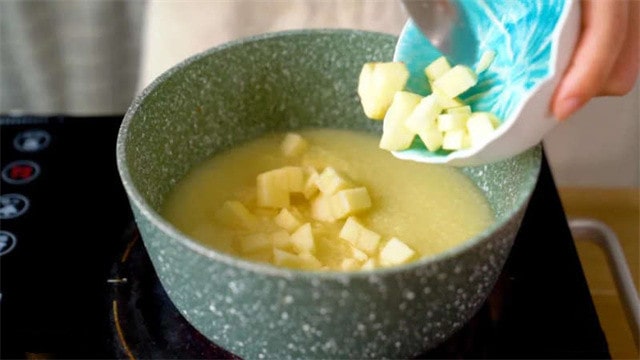 苹果枸杞小米粥的做法