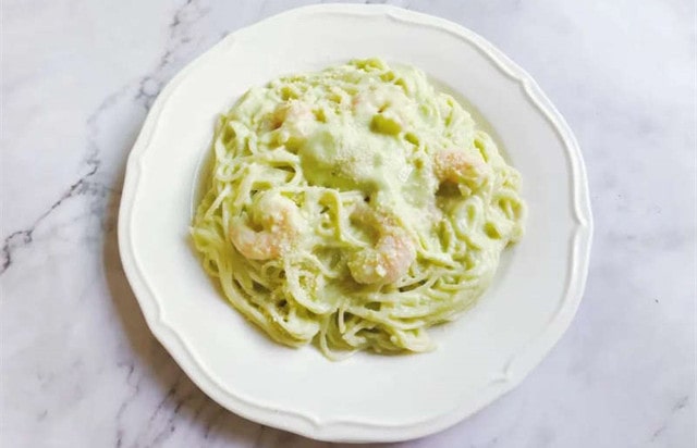 鲜虾牛油果意面的做法