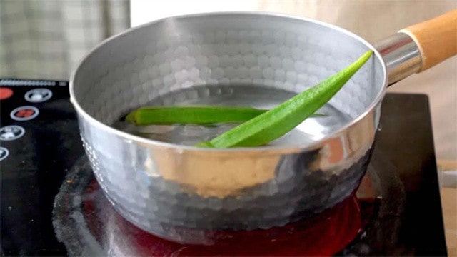 秋葵虾仁蛋饼的做法 一岁半宝宝食谱