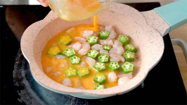 秋葵虾仁蛋饼的做法 一岁半宝宝食谱