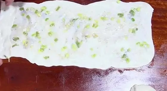 最简单葱油饼的家常做法