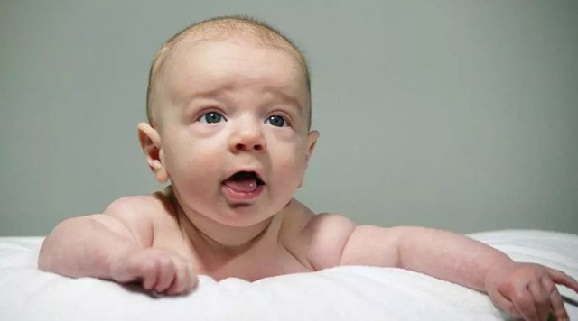 婴儿大便颜色这4种，暗示着可能患有疾病