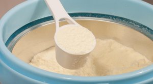 周岁后，冲泡奶粉还要按照比例吗？