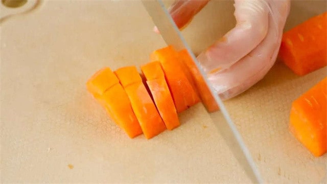 山药玉米胡萝卜排骨汤的做法