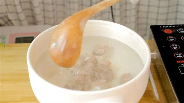 山药玉米胡萝卜排骨汤的做法