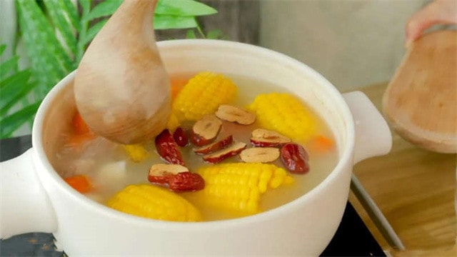 山药玉米胡萝卜排骨汤的做法
