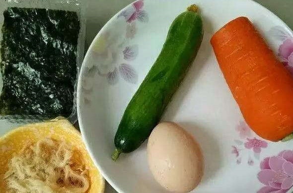 海苔肉松饭团的做法