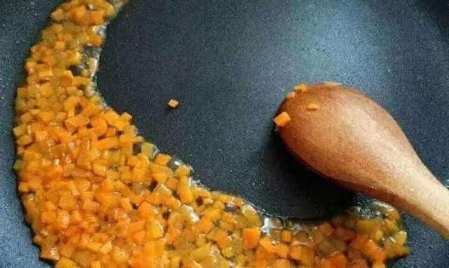 海苔肉松饭团的做法