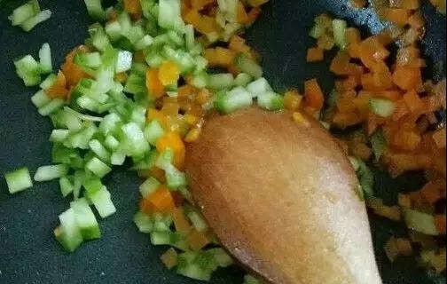 海苔肉松饭团的做法