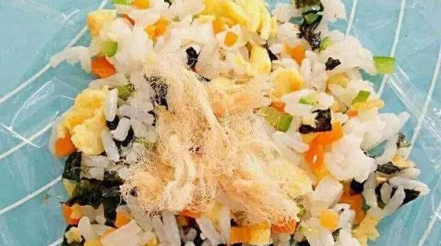 海苔肉松饭团的做法