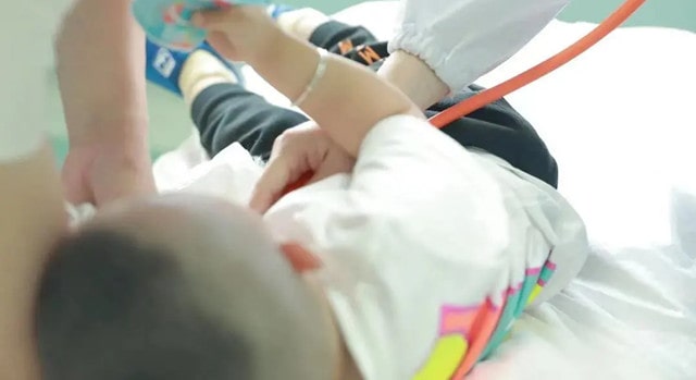 小孩喜欢打头是什么原因