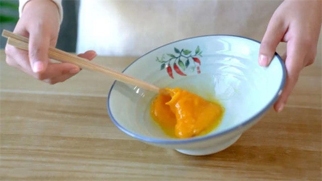 核桃碎碎牛奶蒸蛋的做法