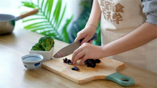 茄汁焖排骨的做法