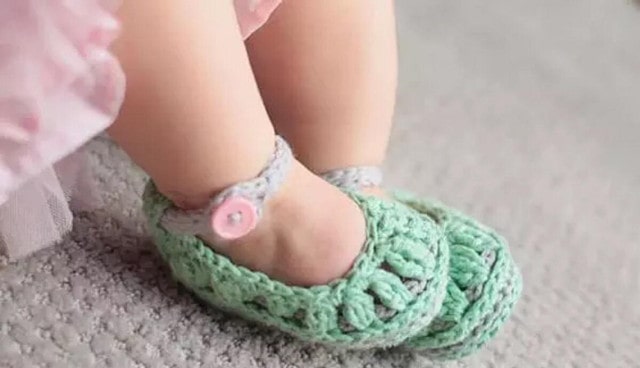 新生儿能不能穿鞋？