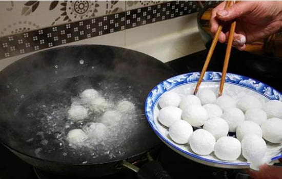 汤圆冷水煮还是热水煮