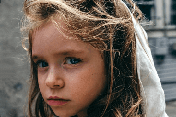 草字头寓意好的女孩的名字