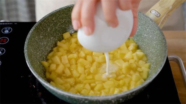 手抓饼苹果派的做法