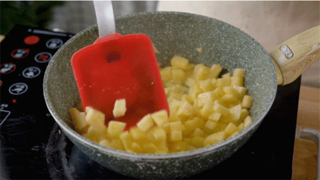 手抓饼苹果派的做法