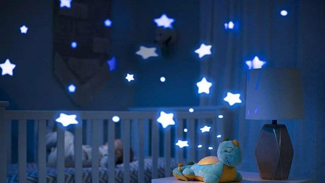 宝宝喜欢盯着灯光看，会不会伤害眼睛？