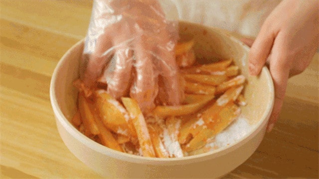 空气炸锅自制宝宝薯条的做法