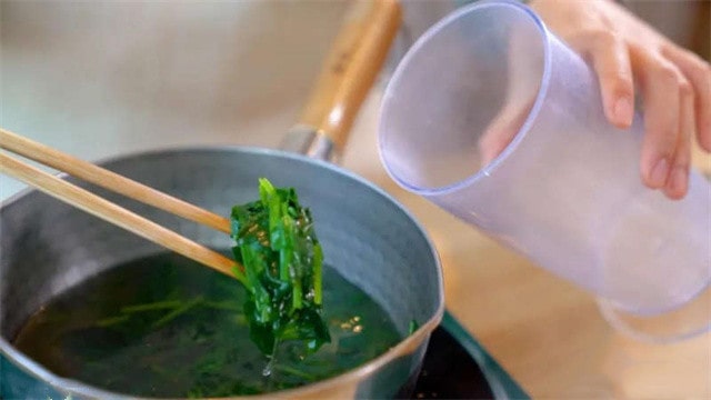 奶香菠菜意面的做法