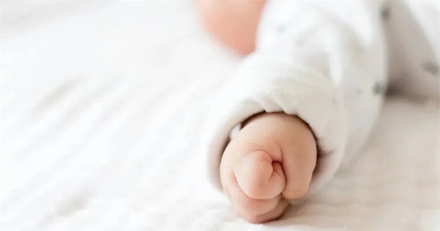 婴儿0一12个月发育标准表