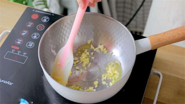 蒜香黄油口蘑的做法