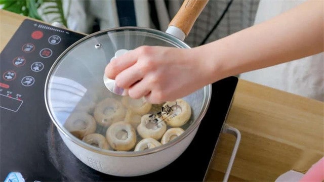 蒜香黄油口蘑的做法