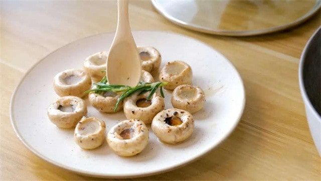 蒜香黄油口蘑的做法