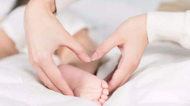 适合0-12个月婴儿抚触的方法