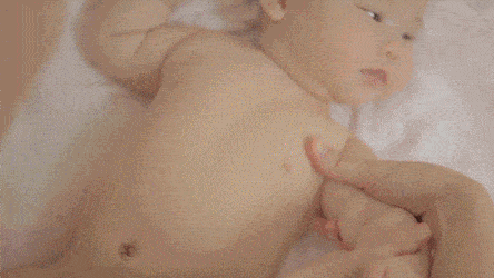 适合0-12个月婴儿抚触的方法