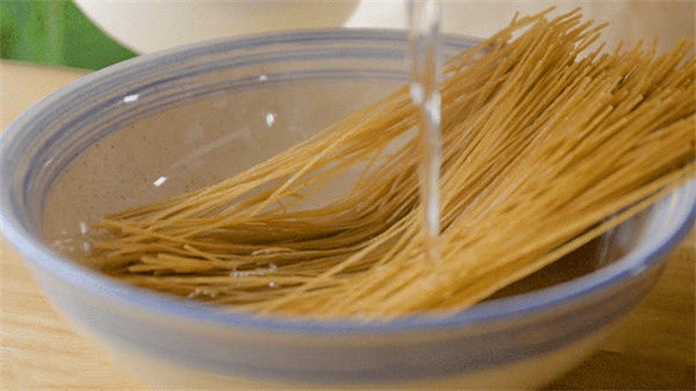 鸡丝凉面的做法