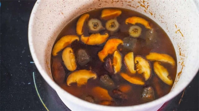 菇菌炖海参的做法