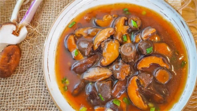 菇菌炖海参的做法