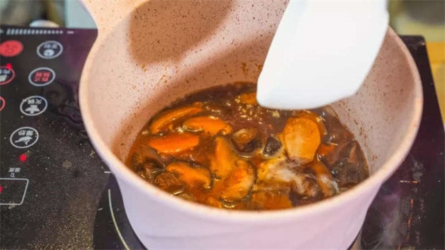 菇菌炖海参的做法