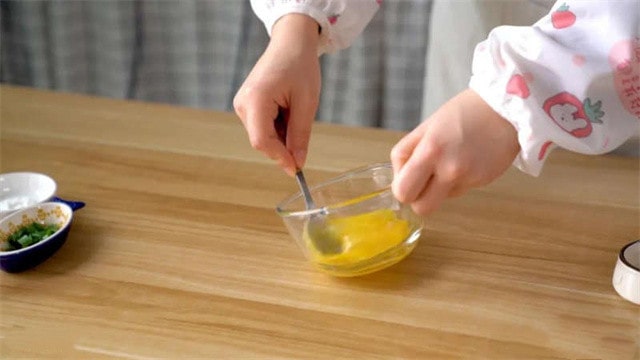 木耳腐皮鸡蛋羹的做法