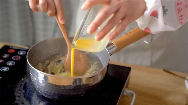 木耳腐皮鸡蛋羹的做法