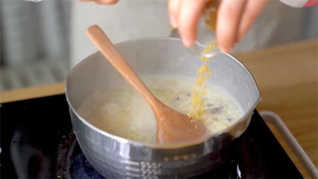 木耳腐皮鸡蛋羹的做法