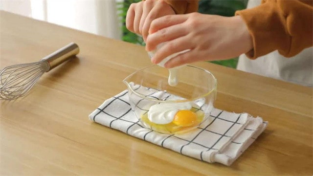 草莓酸奶巴斯克蛋糕的做法