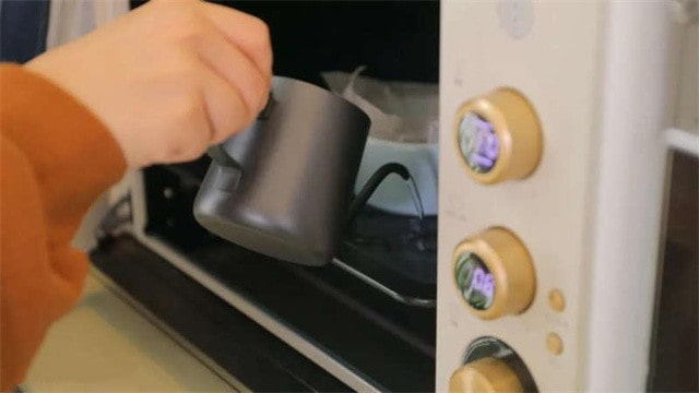 草莓酸奶巴斯克蛋糕的做法