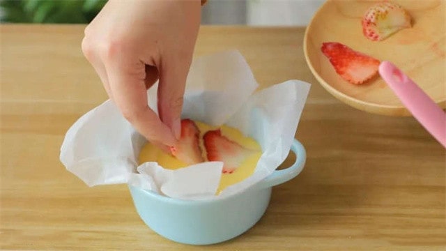 草莓酸奶巴斯克蛋糕的做法