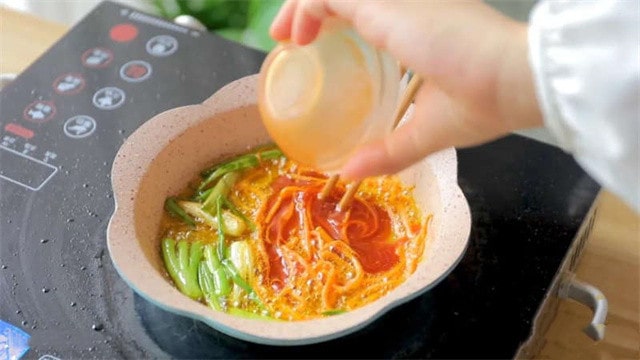 宝宝吃葱油拌面的做法