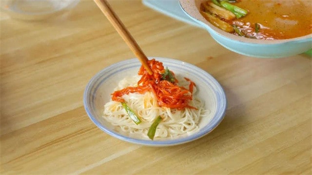 宝宝吃葱油拌面的做法