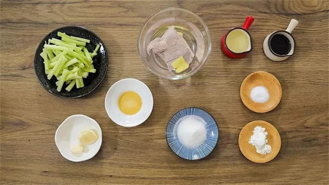 西芹炒猪肝的做法