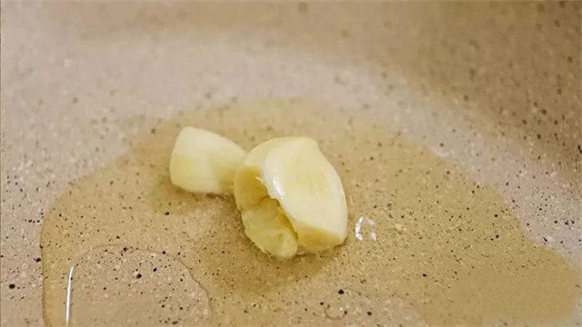 西芹炒猪肝的做法