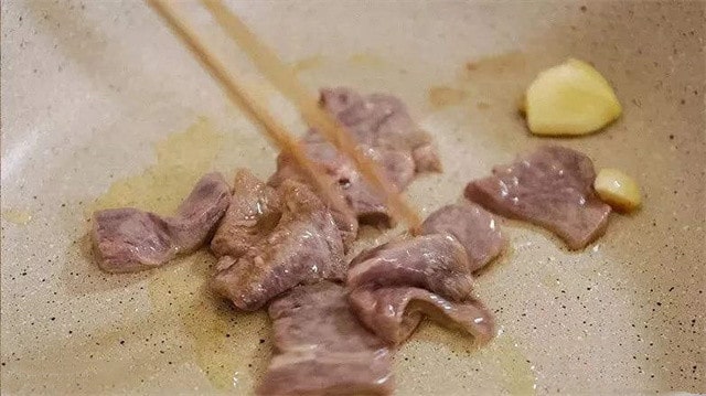 西芹炒猪肝的做法