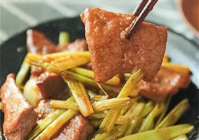 西芹炒猪肝的做法