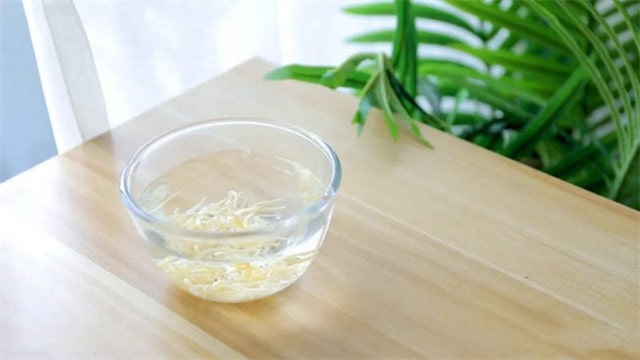 银鱼炒蛋的做法