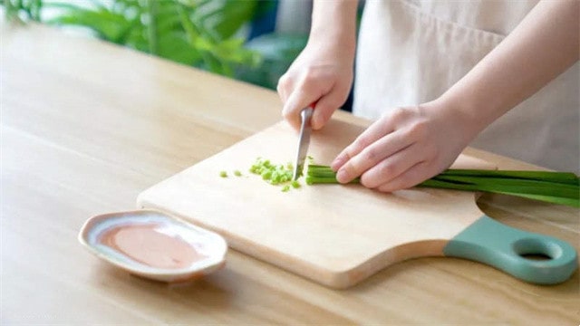 银鱼炒蛋的做法