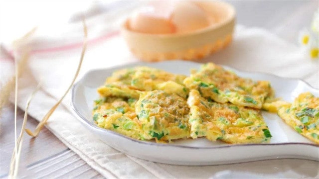 银鱼炒蛋的做法